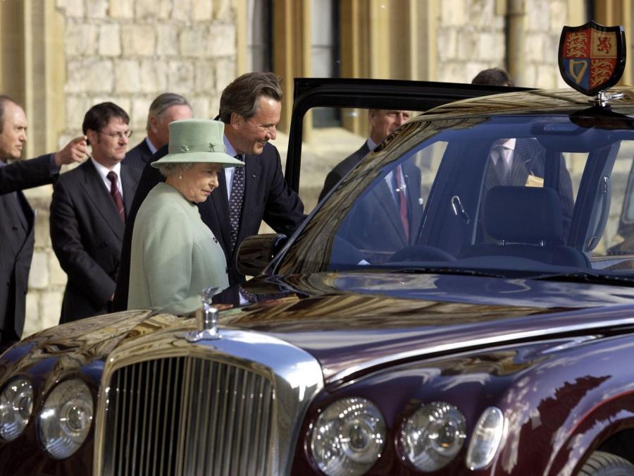 Детали экстерьера Bentley State Limousine 2002 года  (фото 5 из 9)